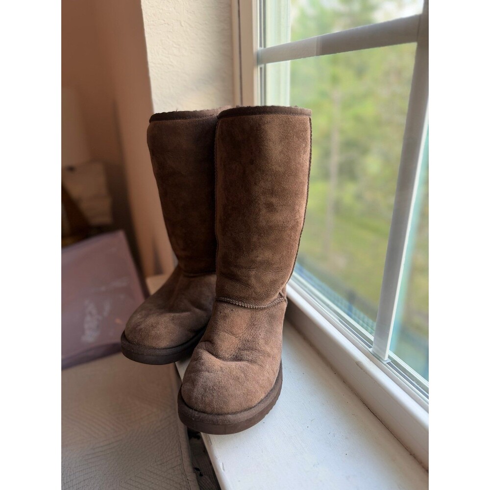 UGG Australia Classic Tall Sheepskin Boots in Chocolate Brown Women’s Size 7
